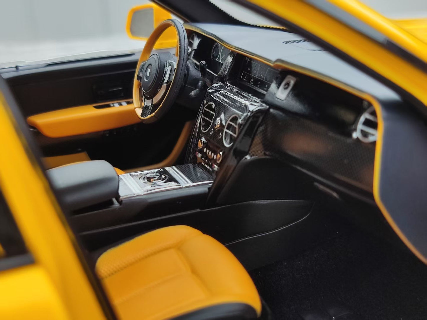 ZP 1/18 Rolls-Royce Cullinan BB Fishing Seat, Metallic Yellow ZP109