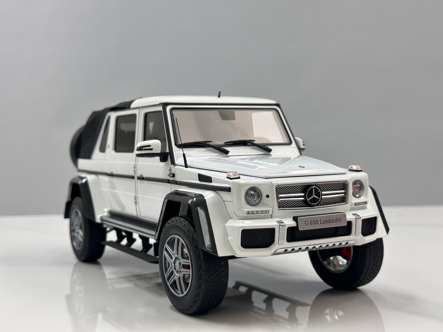Almost Real 1/18 Mercedes-Benz G 650 Landaulet Metallic White 820213