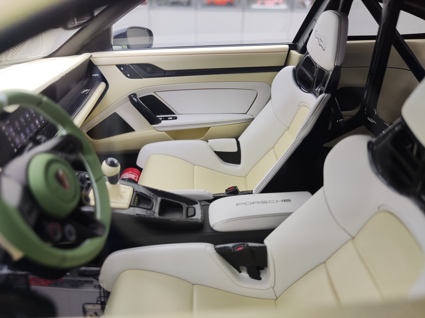 Dino Model 1/8 Porsche 992 GT3RS PR555P