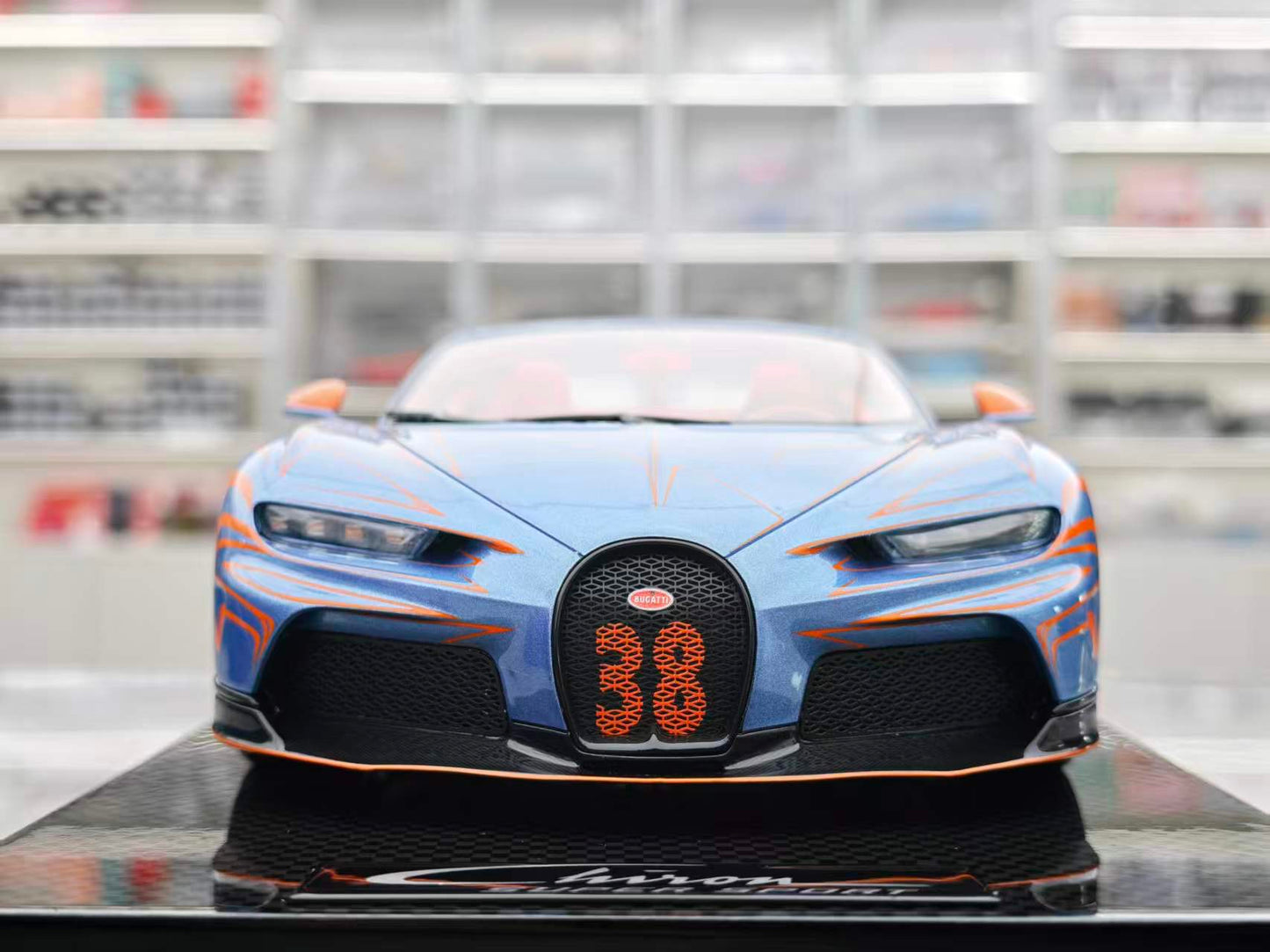 MR 1/18 Bugatti Chiron Super Sport, Silver Blue BUG012B