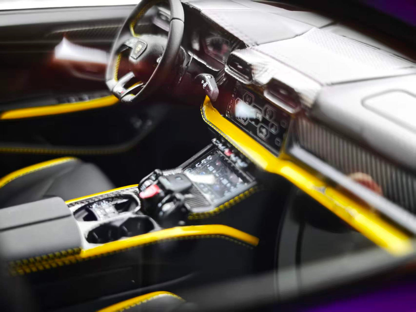 MR 1/18 Lamborghini Urus SE Purple LAMBO061D