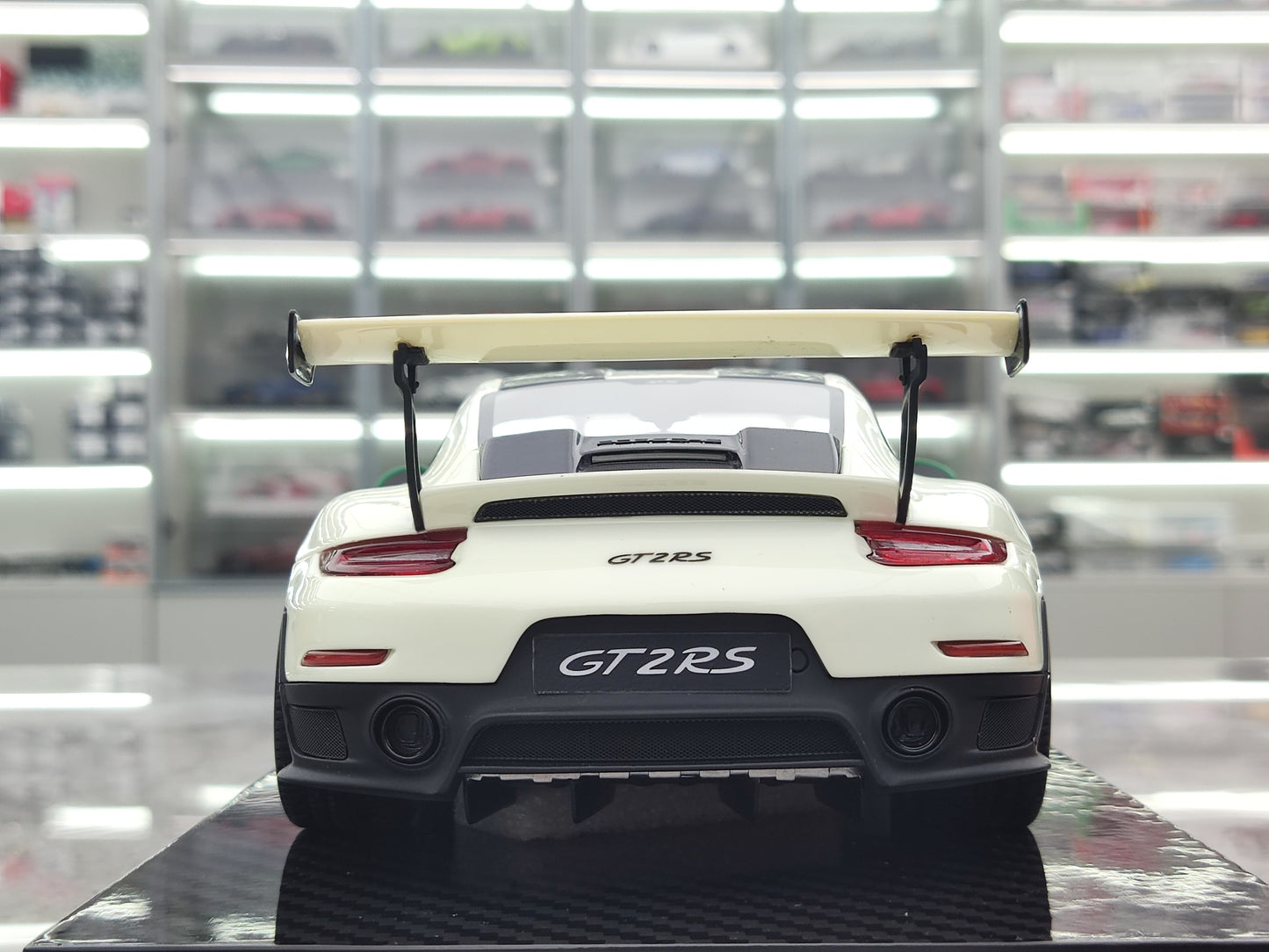 UU 1/18 Porsche 911 GT2 RS Fluorescent Green Simulated Car Model JS-UU007