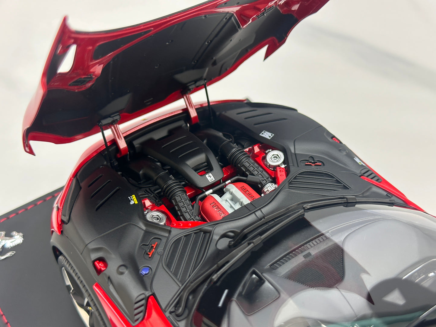 BBR 1/18 Ferrari Purosangue – Standard Red with Leather Base (HE180052ADIE)