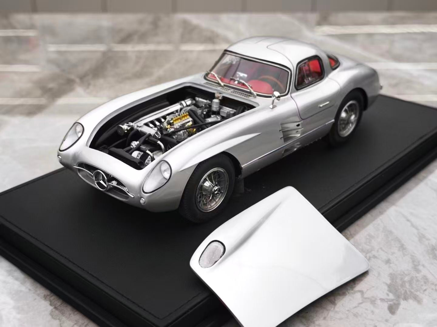 V8 MODEL 1/18 Mercedes 300SLR Silver V8001