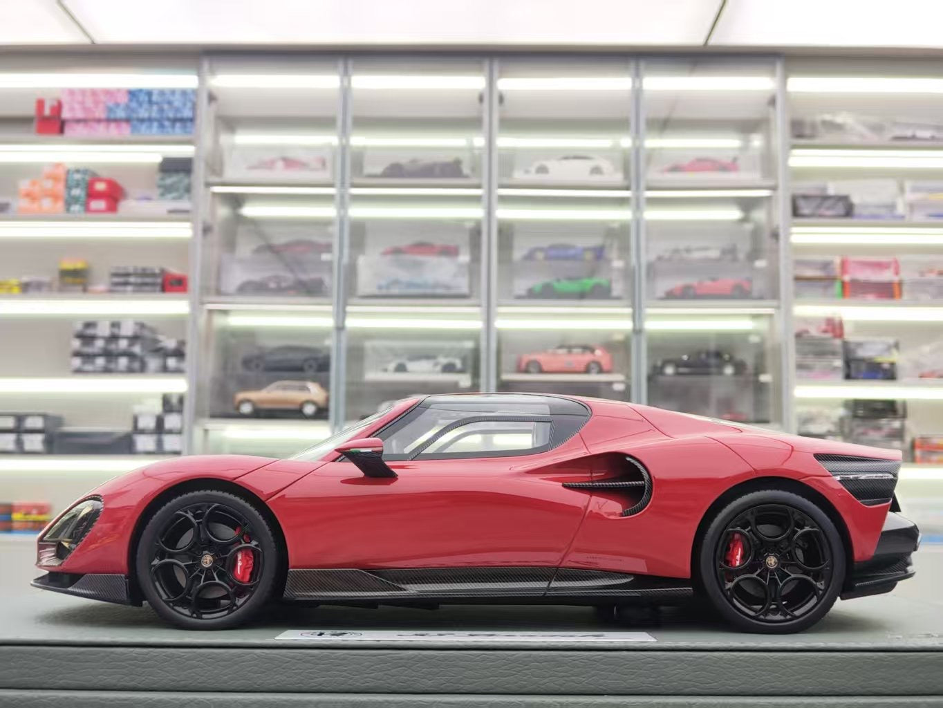 BBR 1/18 Alfa Romeo 33 Stradale leather base red and black wheels car model P18264B