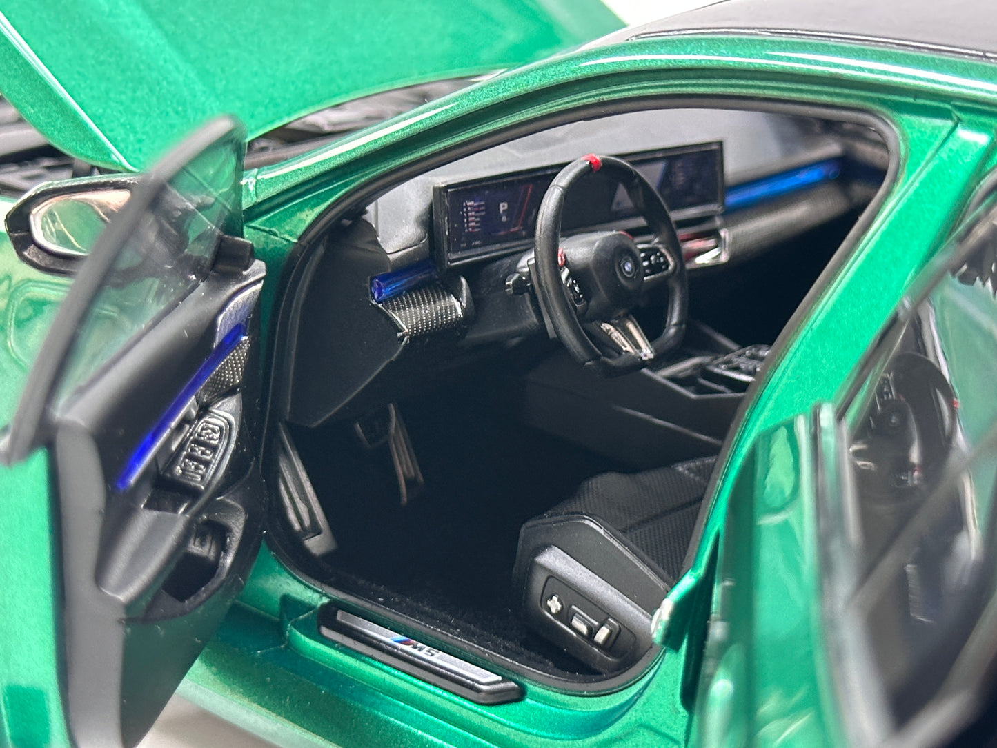 MINICHAMPS 1/18 BMW M5 (2024) Metallic Green 110023800