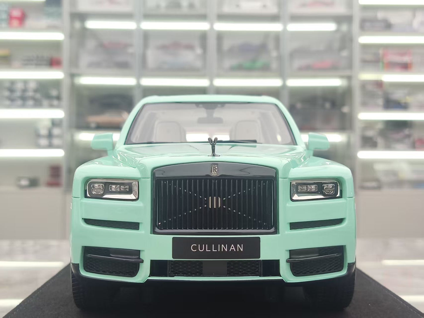 GL 1/18 Rolls-Royce Cullinan Saga Green JS-GL028