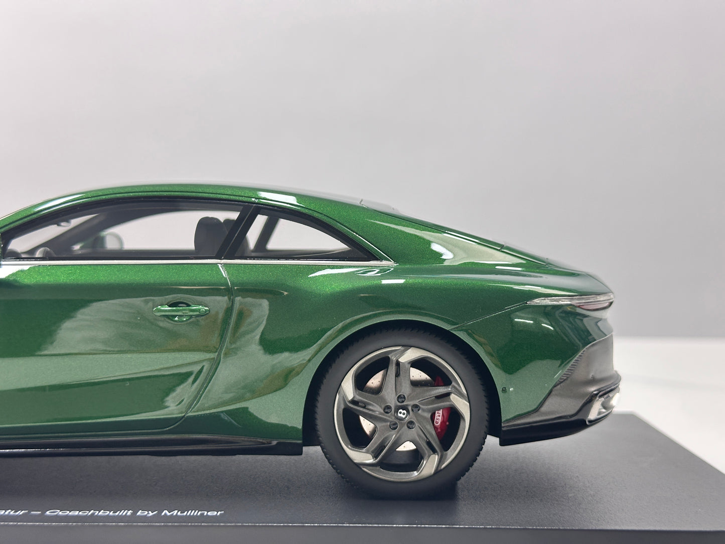 Topspeed 1/18 Bentley Batur Scarab Green TS0672