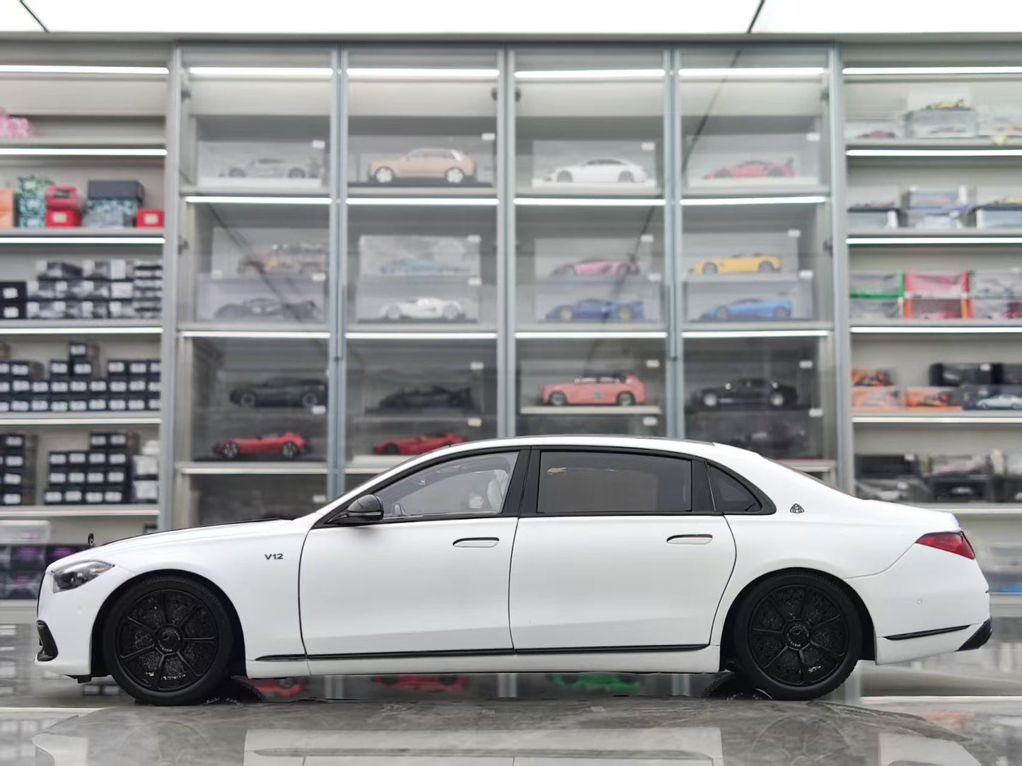Almost Real 1/18 Mercedes-Maybach S-Class Night Series Matte White 802142
