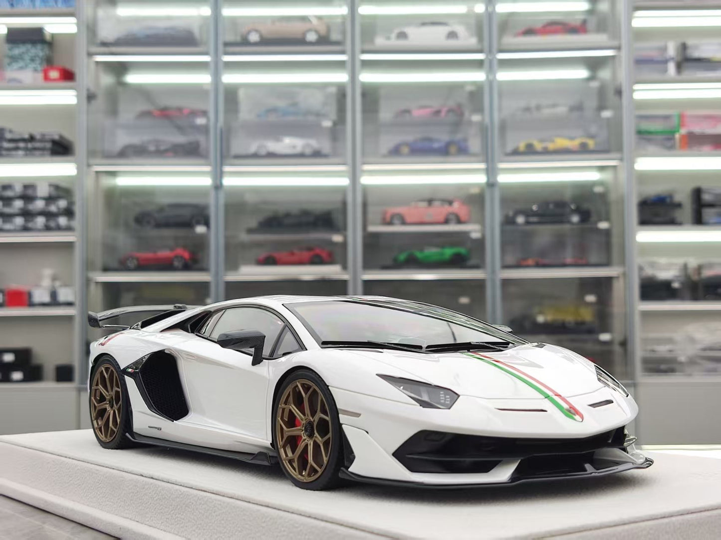 MAKEUP 1/18 Lamborghini Aventador SVJ White EML025F