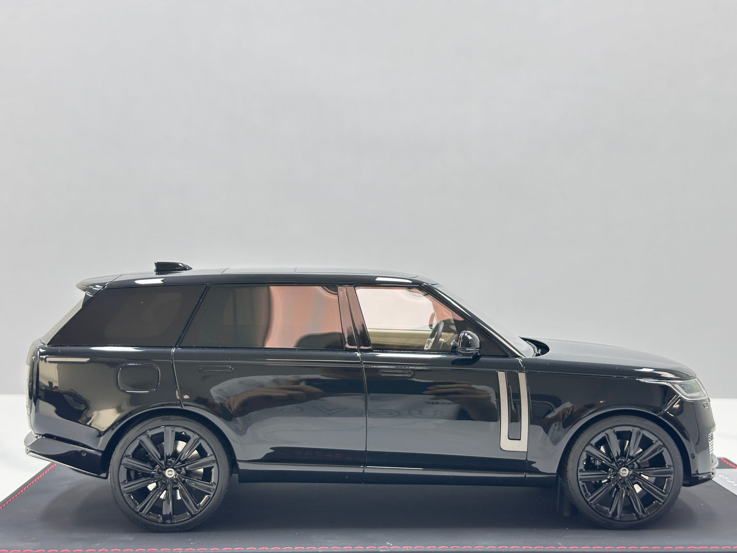 BBA MODEL 1/18 Land Rover Range Rover Autobiography Long Wheelbase Jet Black BBA069