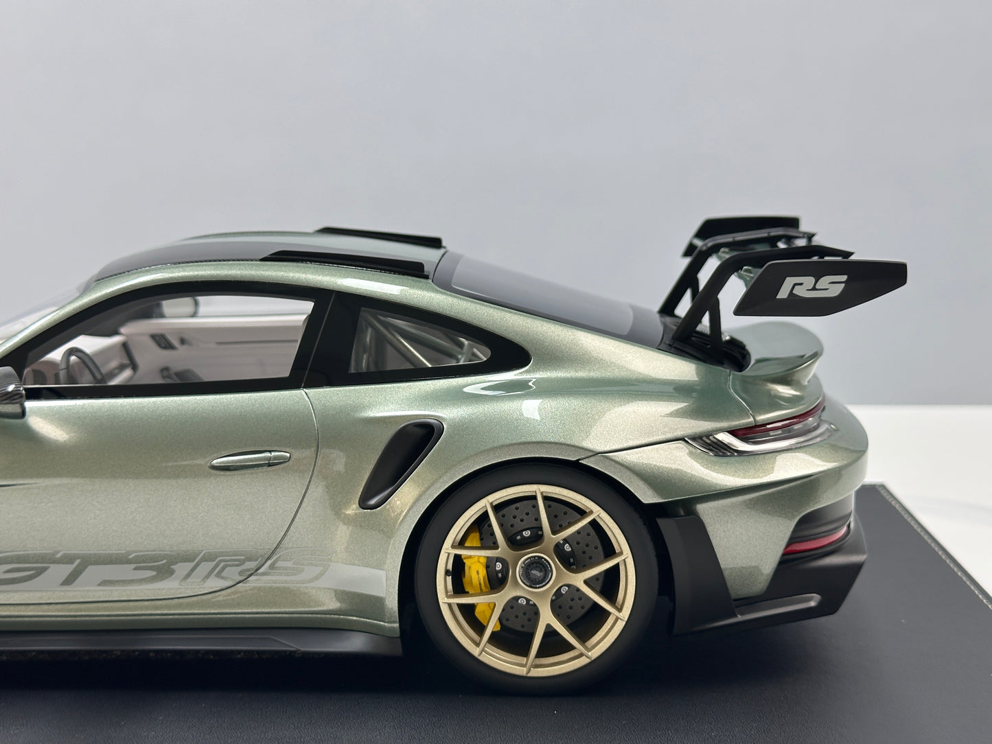 IVY 1/12 Porsche 992 GT3 RS City Bamboo Green and White Ribbon IVY244