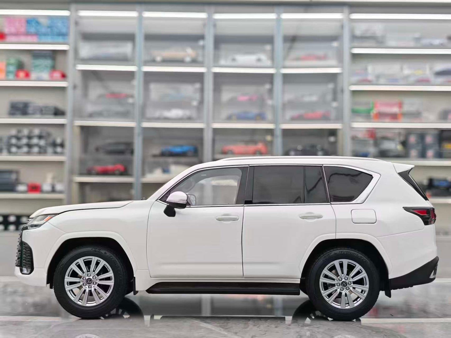 LCD 1/18 Lexus LX600 White Diecast Car Model LCD121
