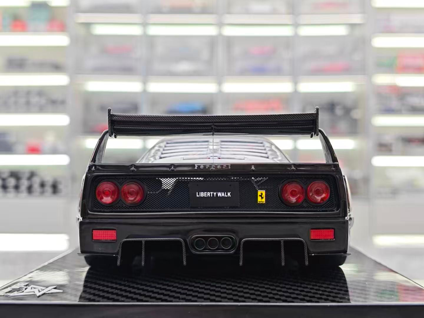 BBA MODEL 1/18 Ferrari F40 with carbon fiber sole BBA031