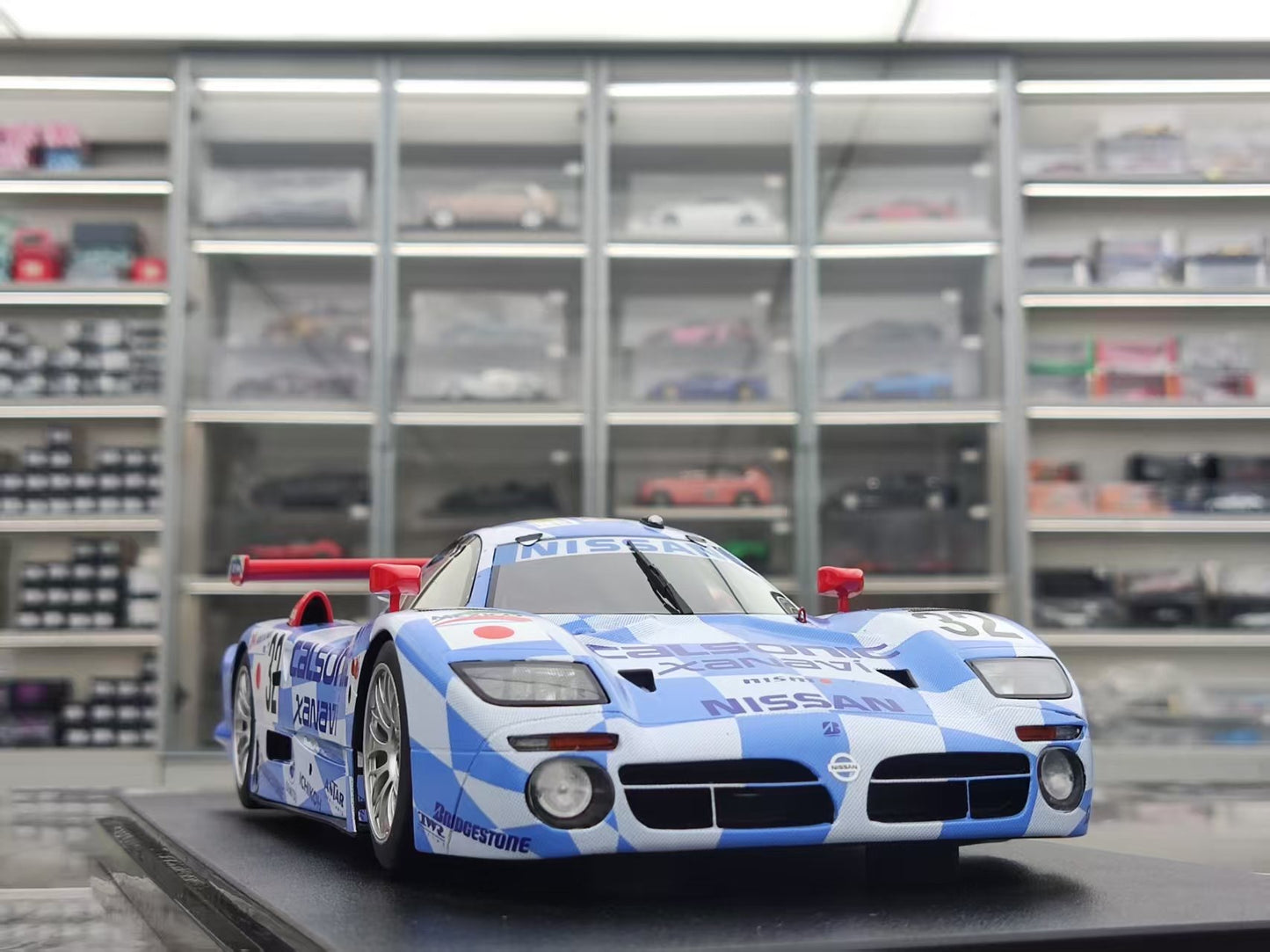 GT Spirit 1/18 Nissan R390 GT1 LE MANS 1998 Blue GT529