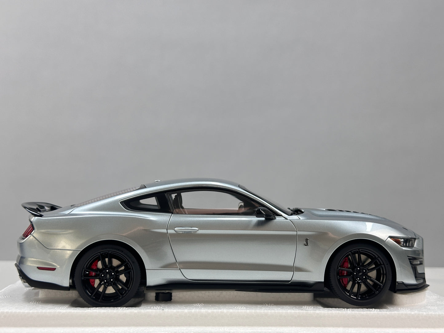 AUTOart 1/18 Ford Mustang Shelby GT500 Silver 73096