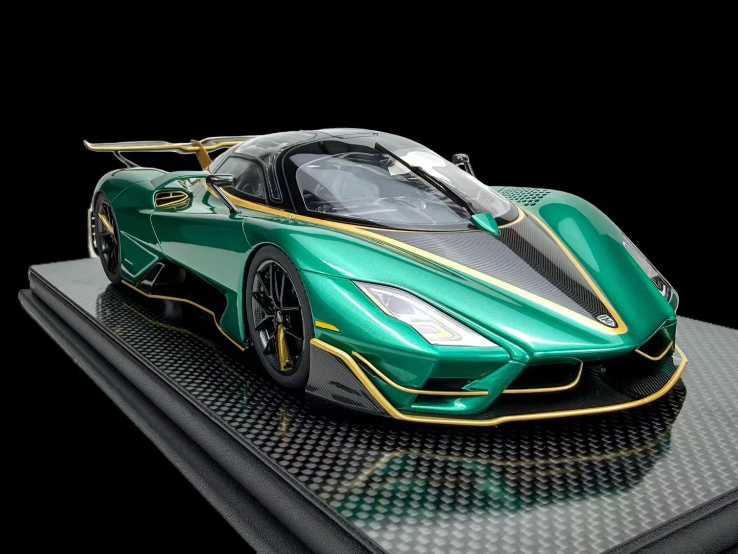 Frontiart 1/18 SSC Tuatara Striker – Green