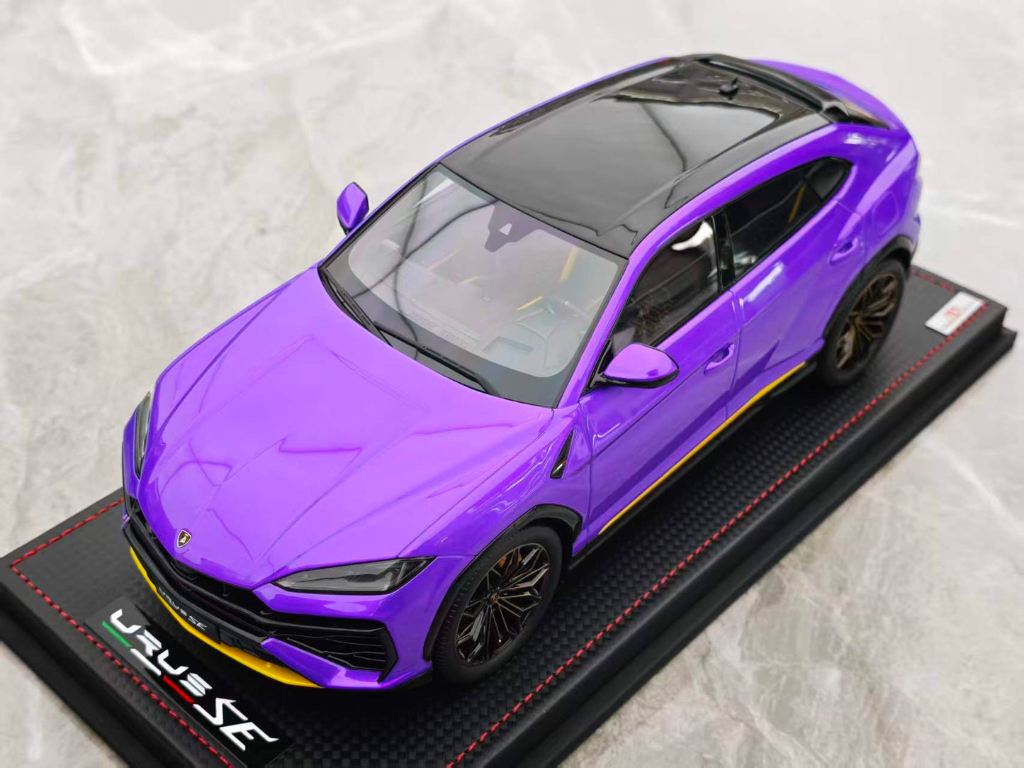 MR 1/18 Lamborghini Urus SE Purple LAMBO061D