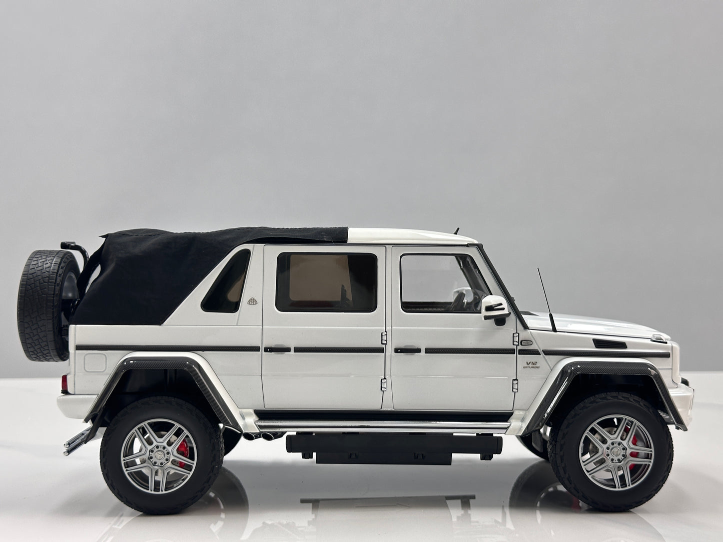 Almost Real 1/18 Mercedes-Benz G 650 Landaulet Metallic White 820213
