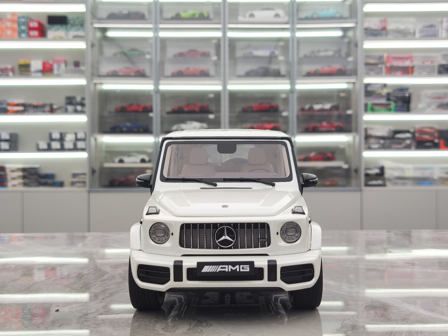 AUTO Art 1/18 Mercedes-Benz AMG G63 2019 Metallic White Simulation Model Car 76356