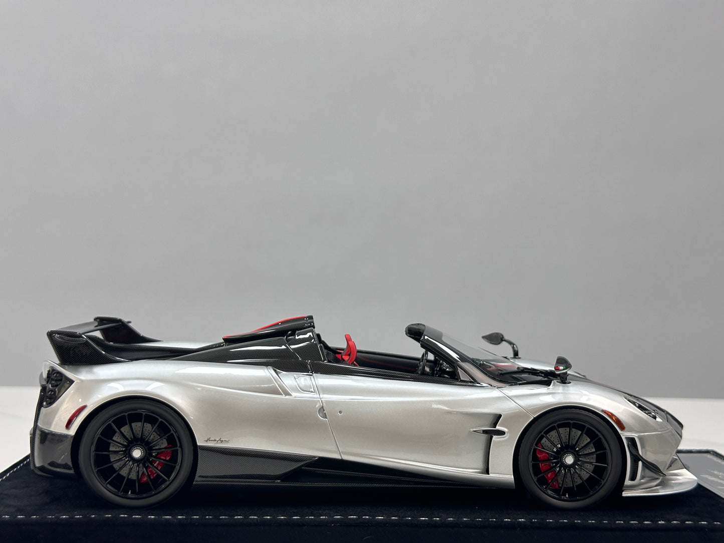 HH Model 1/18 Pagani Huayra Silver & Black Carbon HH662