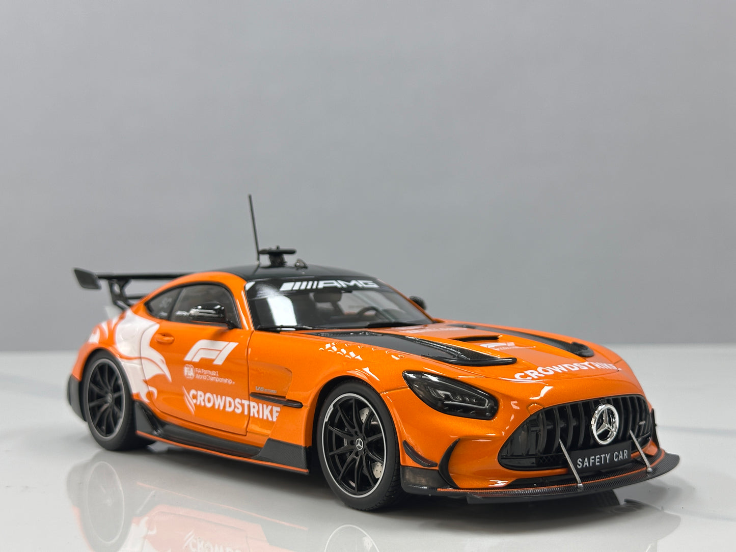 MINICHAMPS 1/18 Mercedes-AMG GT BLACK SERIES SILVERSTONE 2025 Safety Car Orange 110032092
