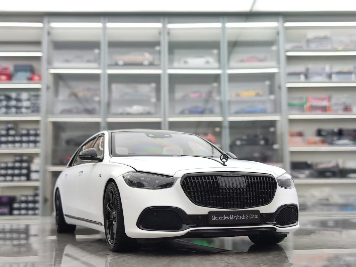 Almost Real 1/18 Mercedes-Maybach S-Class Night Series Matte White 802142