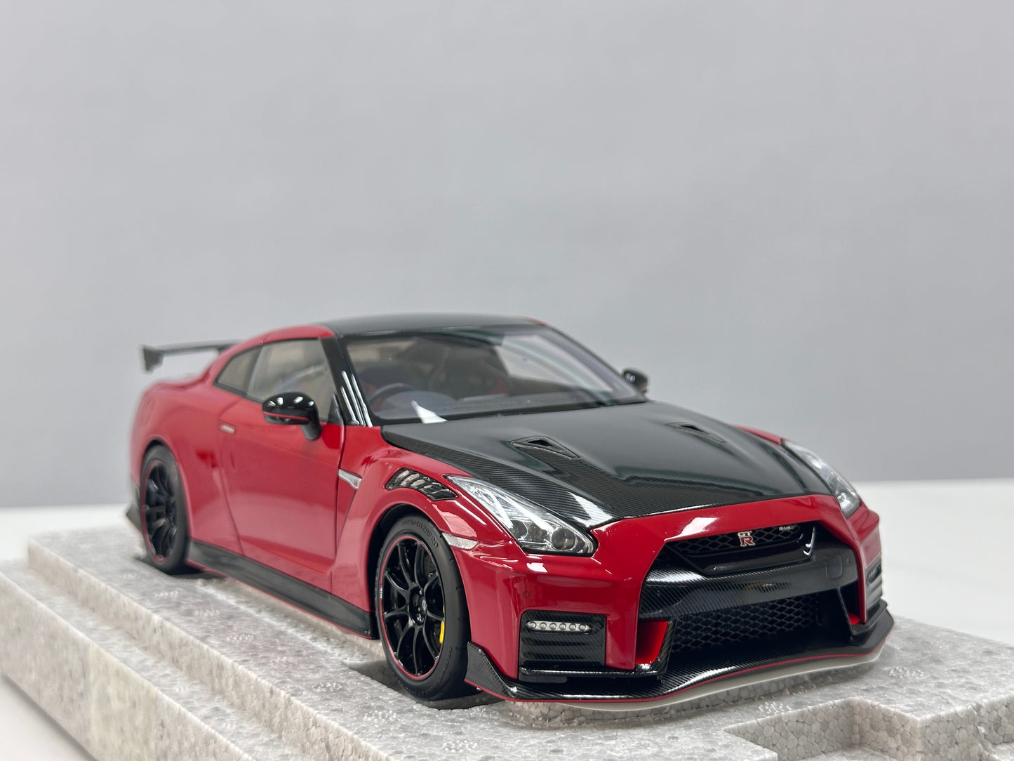 MOTORHELIX 1/18 Nissan GT-R NISMO (R35) Special Edition 2022 Vibrant Red MH367