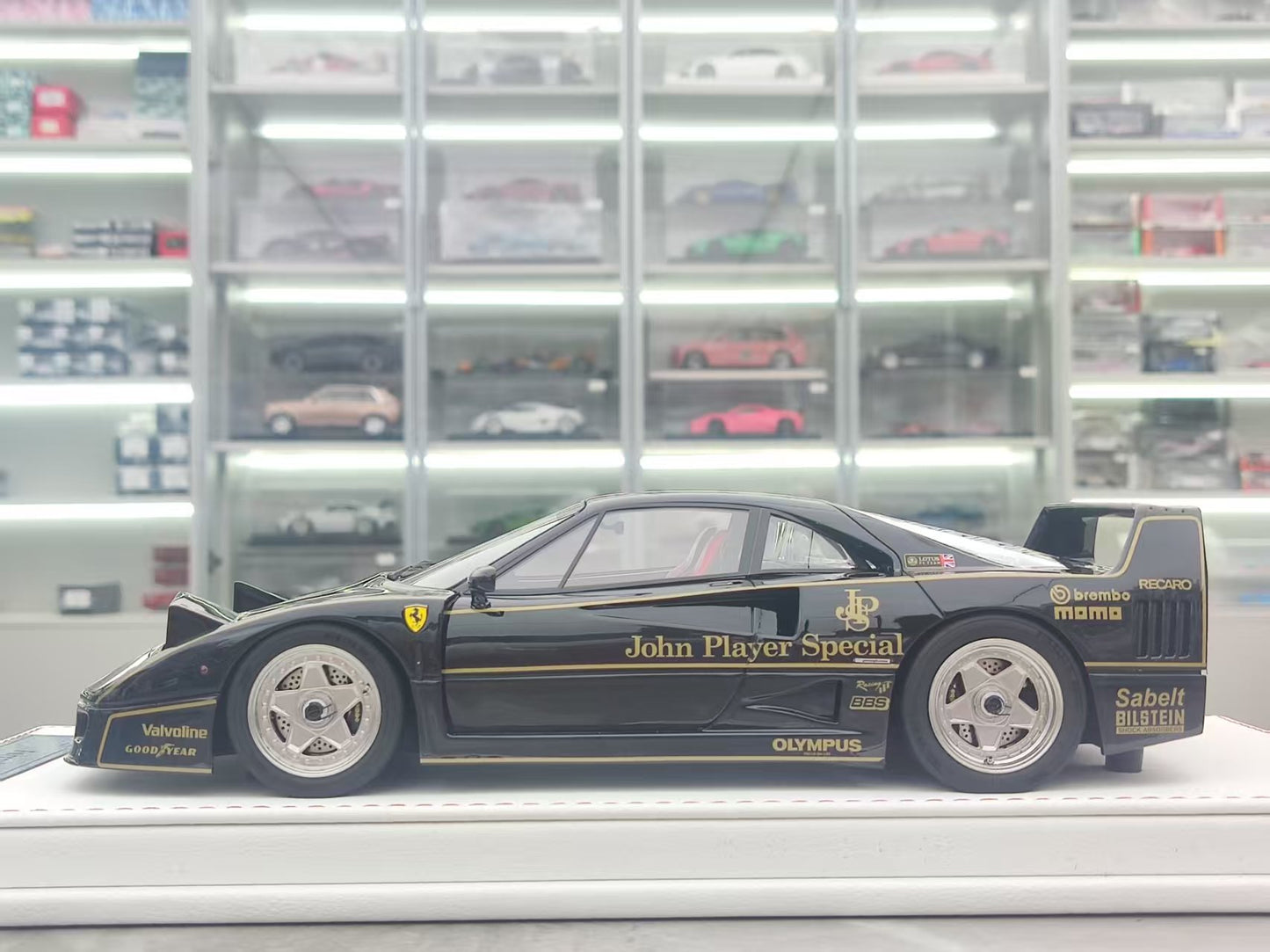 GL 1/18 Ferrari F40 Black JS-GL017