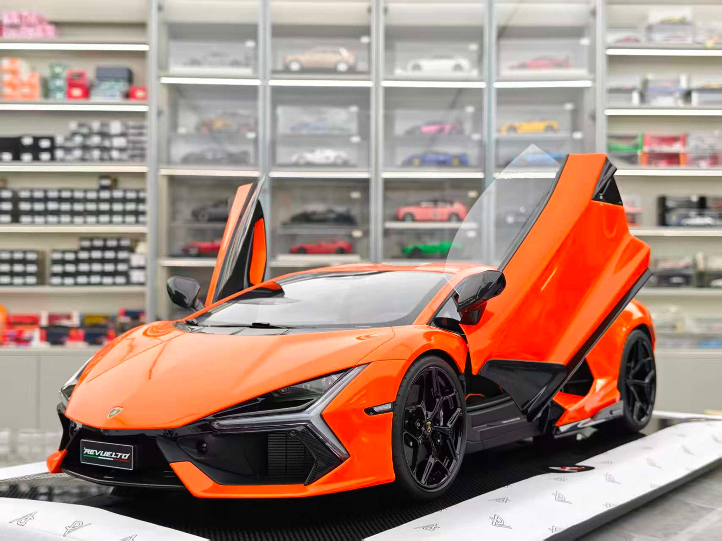 Amalgam 1/8 Lamborghini Revuelto Orange M6299-SC1