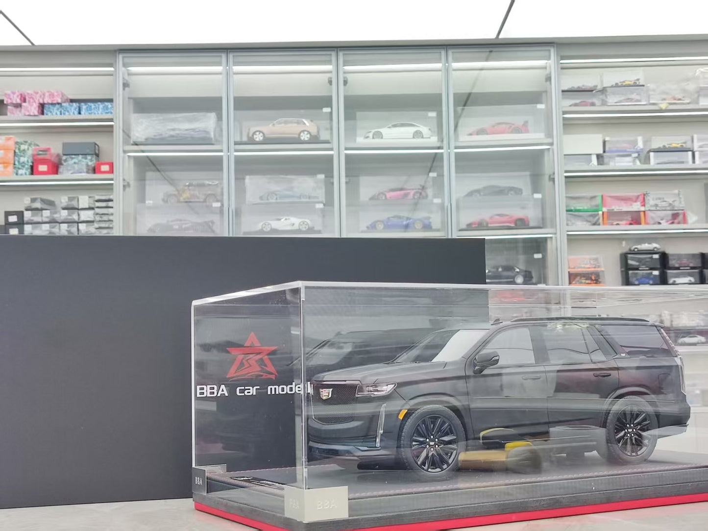 BBA MODEL 1/18 Cadillac Escalade Luxury Edition, Matte Black, BBA049