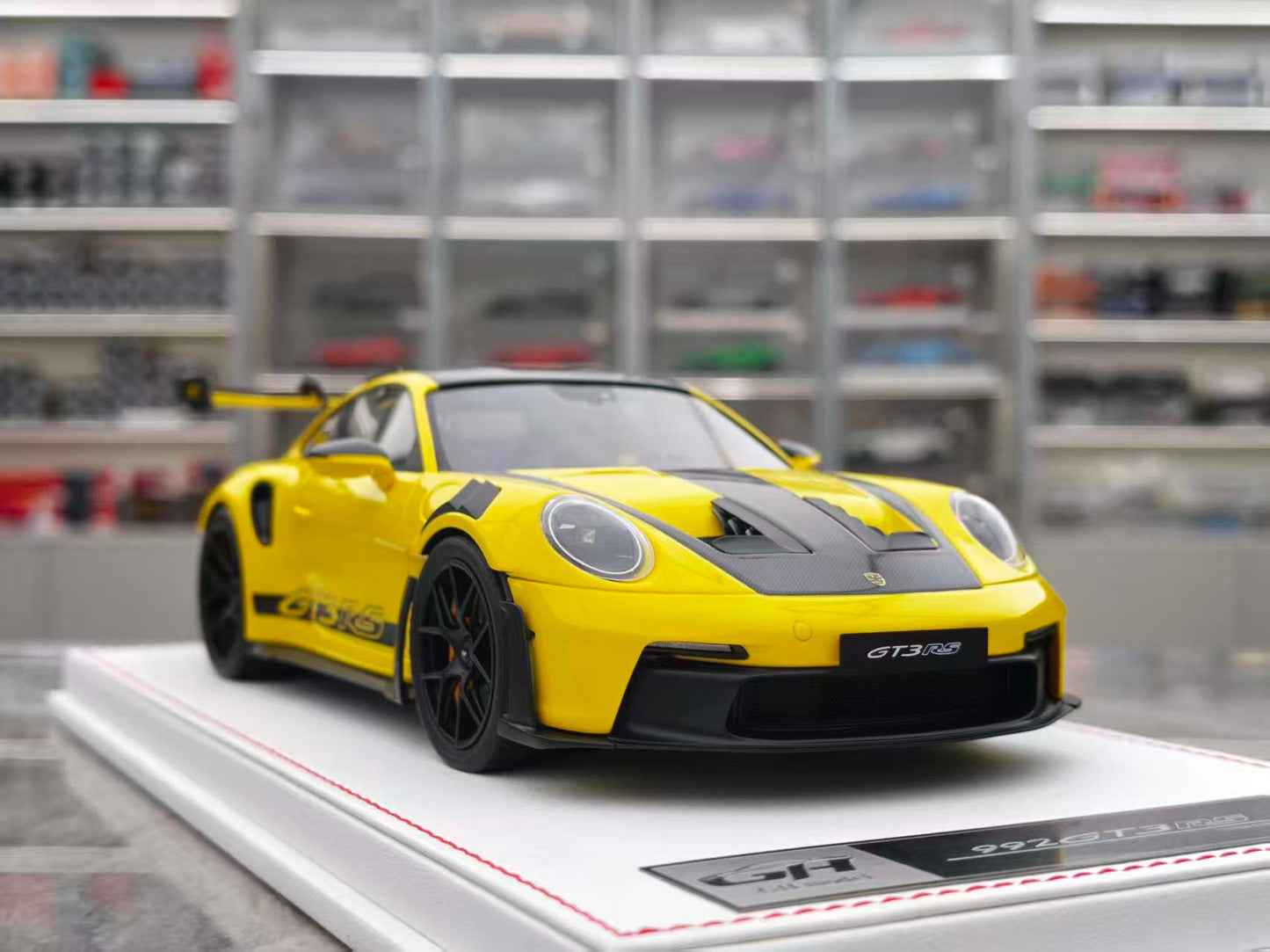 GH MODEL 1/18 Porsche 992 GT3RS Yellow GH011