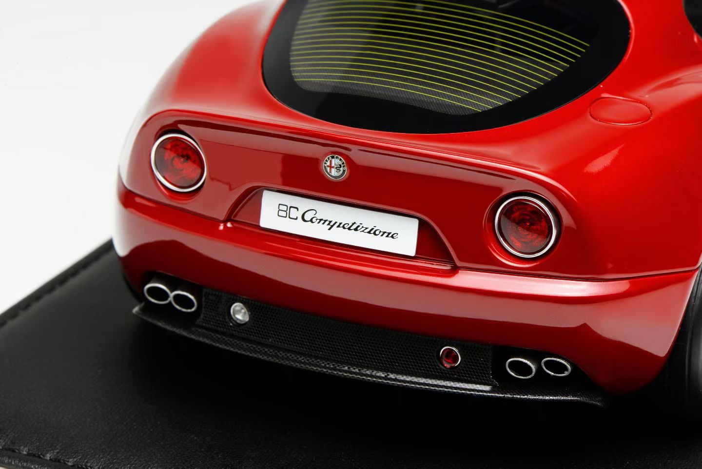 MOTORHELIX 1/18 Alfa Romeo 8C Competizione 2008 Alfa Red
