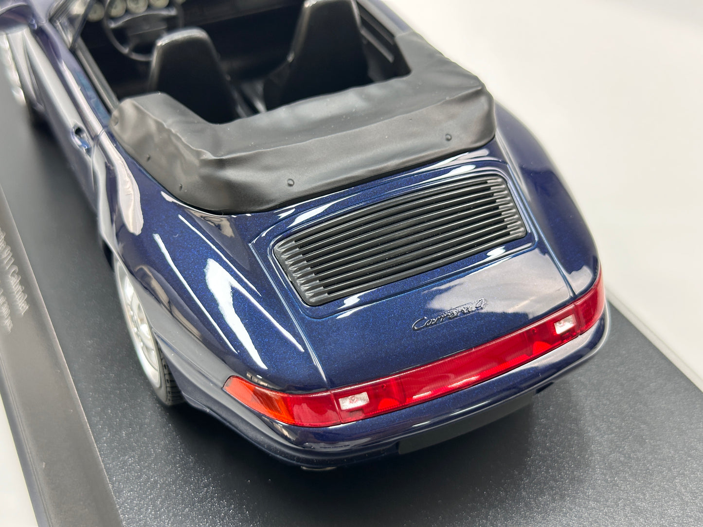 MINICHAMPS 1/18 Porsche 911 (993) Cabriolet Metallic Blue (155061130)