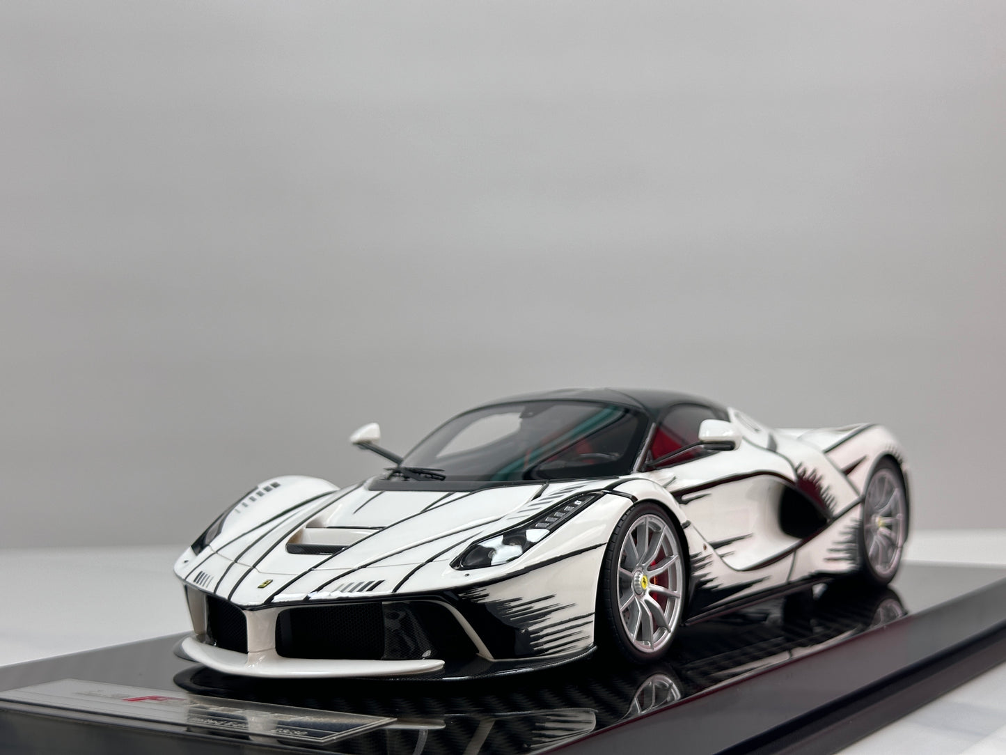 GAVIN + ZigzagYoungste 1:18 Ferrari LaFerrari — Anime-Themed Livery (GA005)
