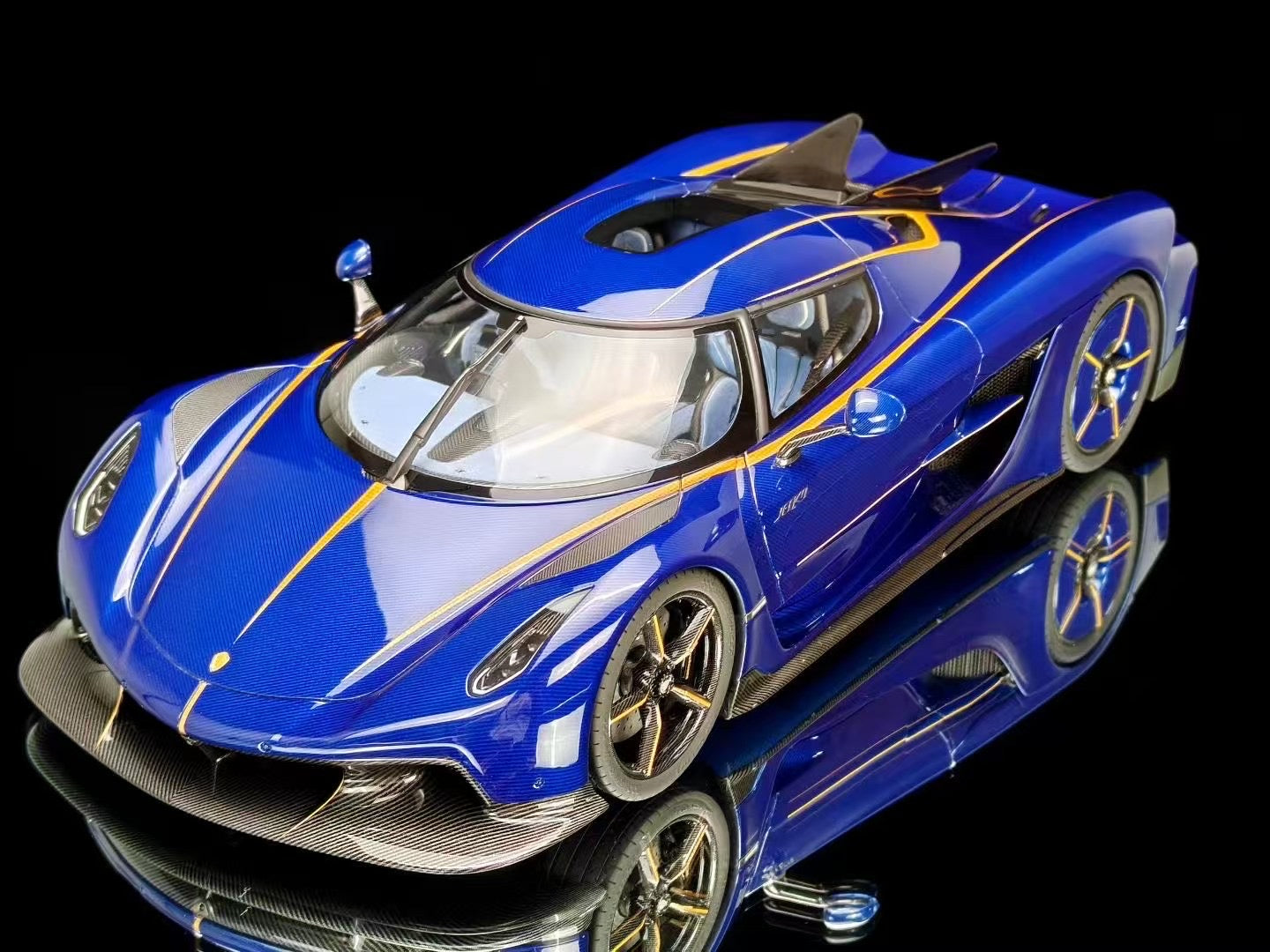 Frontiart 1/18 Koenigsegg Jesko Absolute Edition Carbon Dark Blue