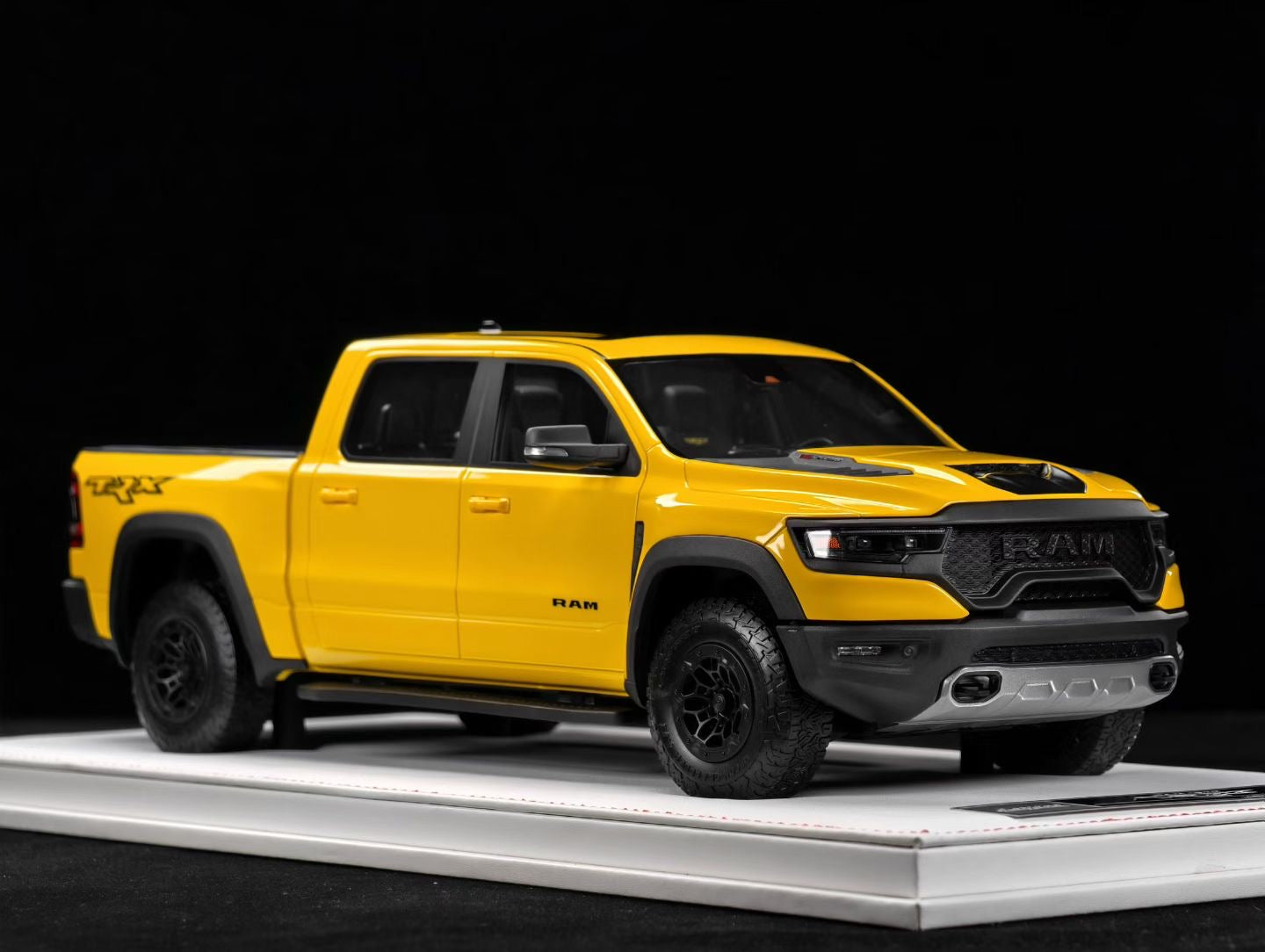 DiAMAanD 1/18 Dodge Ram (Tyrannosaurus Rex)