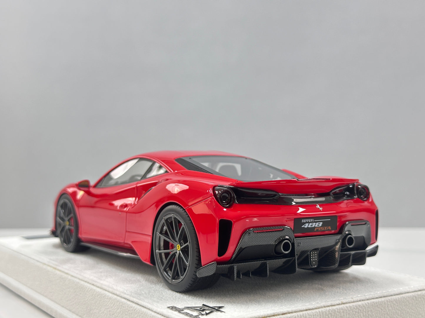 BBA Model 1/18 Ferrari 488 Pista Standard Red BBA087