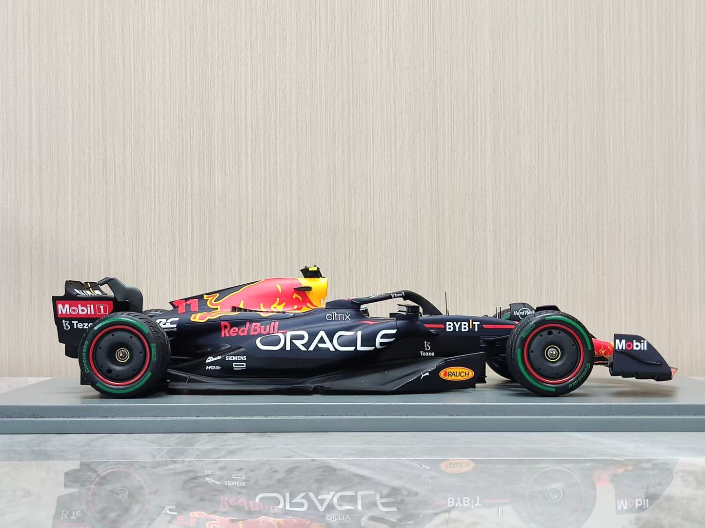 SPARK 1/18 Oracle Red Bull Racing RB18 (18S778)