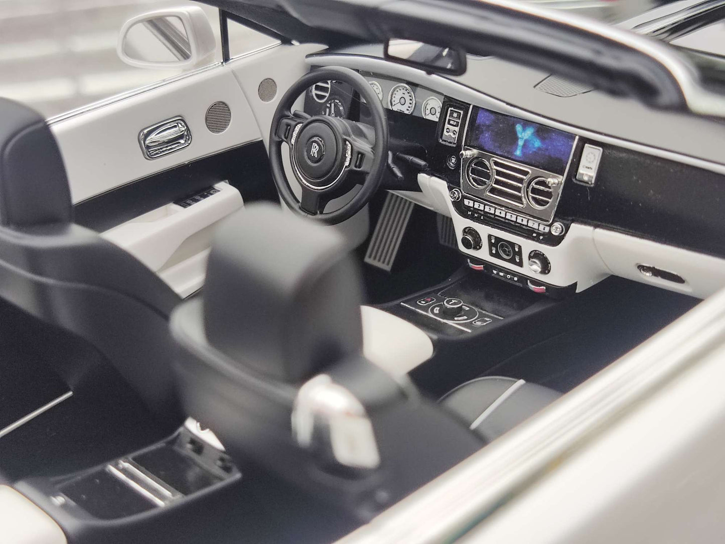 HH Model 1/18 Rolls-Royce Dawn (Pearl White/Diamond Black) HH422