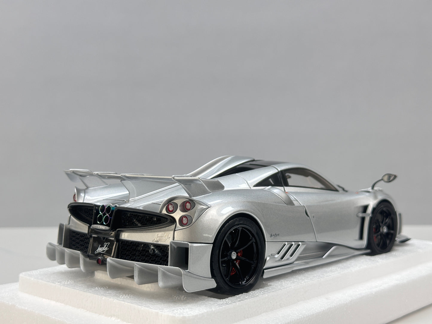 LCD 1/18 Pagani Imola Silver (LCD125)