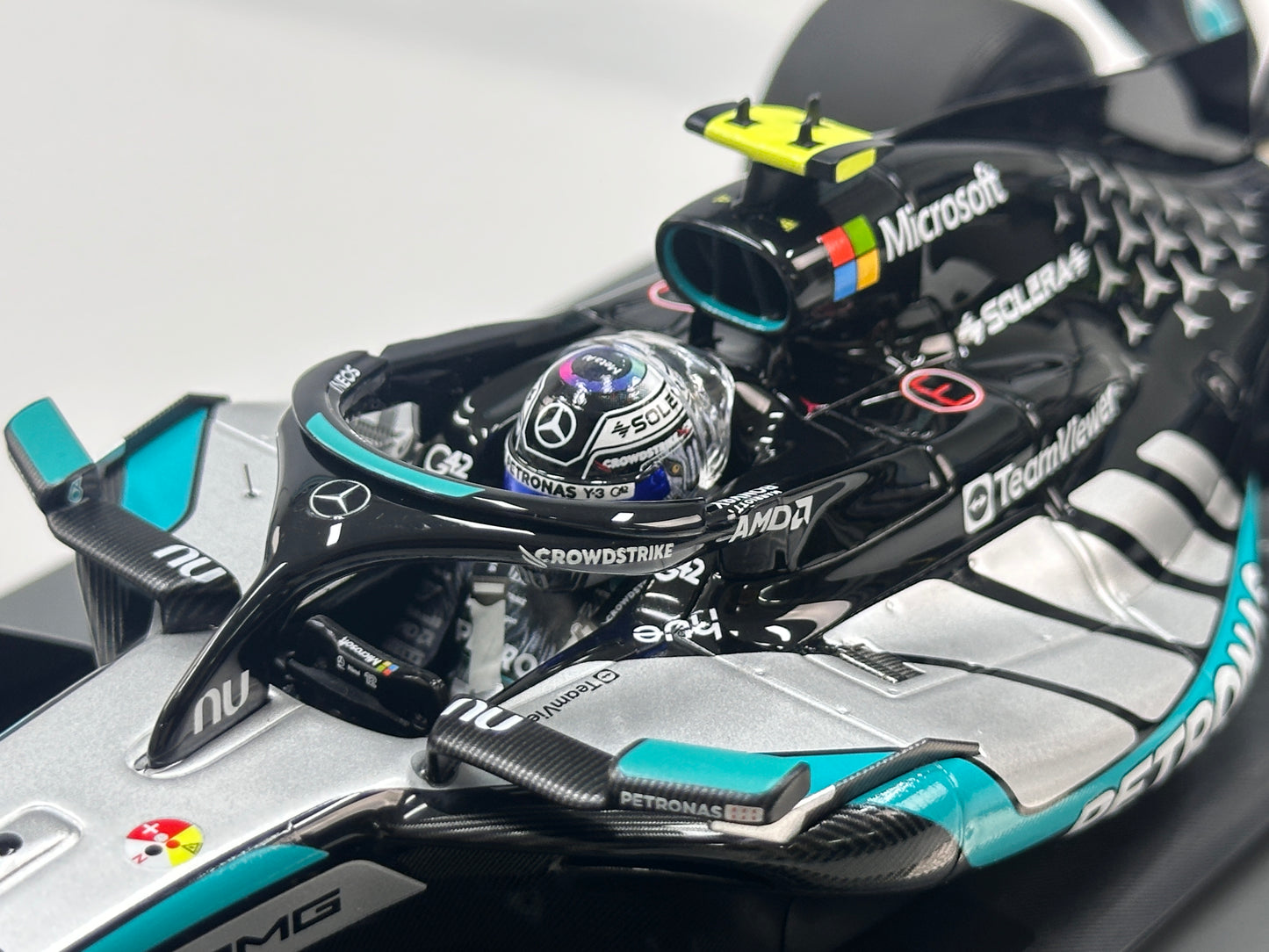 MINICHAMPS 1/18 Mercedes-AMG PETRONAS F1 Team W17 (K. Antonelli – 2026 Japanese Grand Prix Winner) – Silver Livery (117260312)