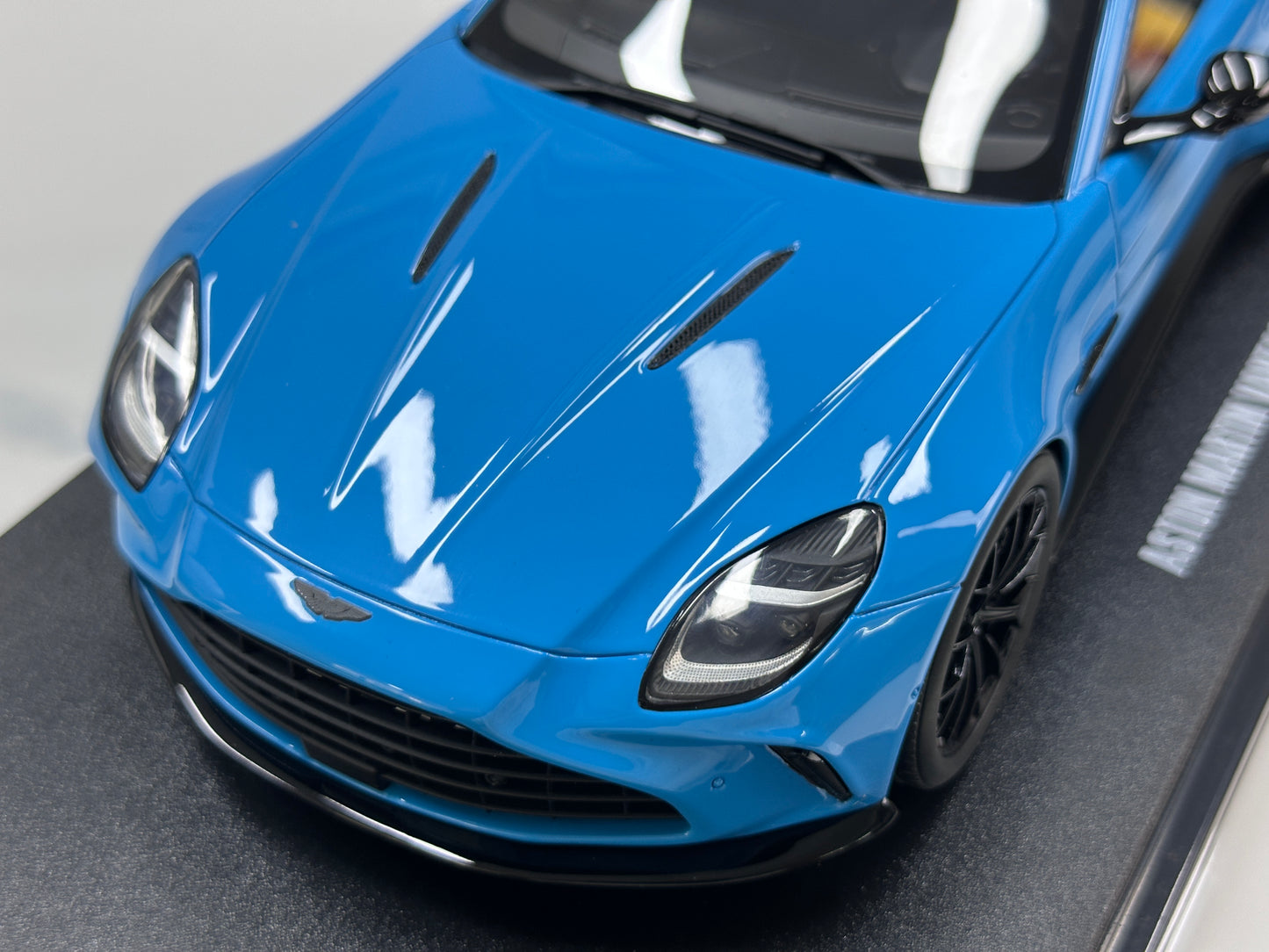 GT Spirit 1/18 Aston Martin Vantage Elwood Blue GT1008