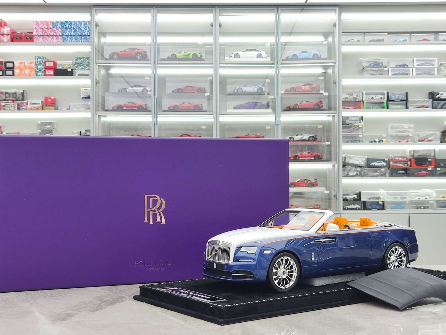 HH Model 1/18 Rolls-Royce Dawn (Electric Blue/Pearl White) HH425