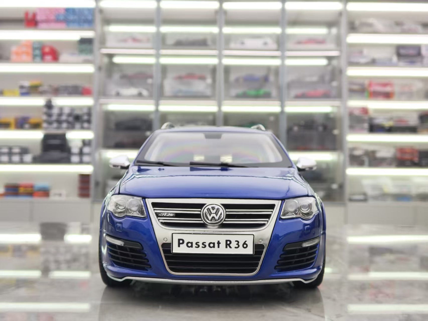 NZG 1/18 Volkswagen Passat Estate R36 Custom blue alloy car model ZP107