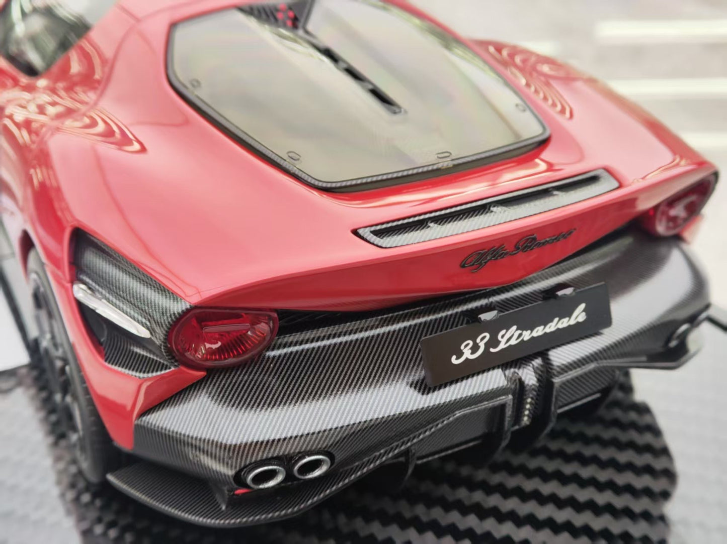 BBR 1/18 Alfa Romeo 33 Stradale Carbon Base Red Black Wheels Car Model P18264BCH