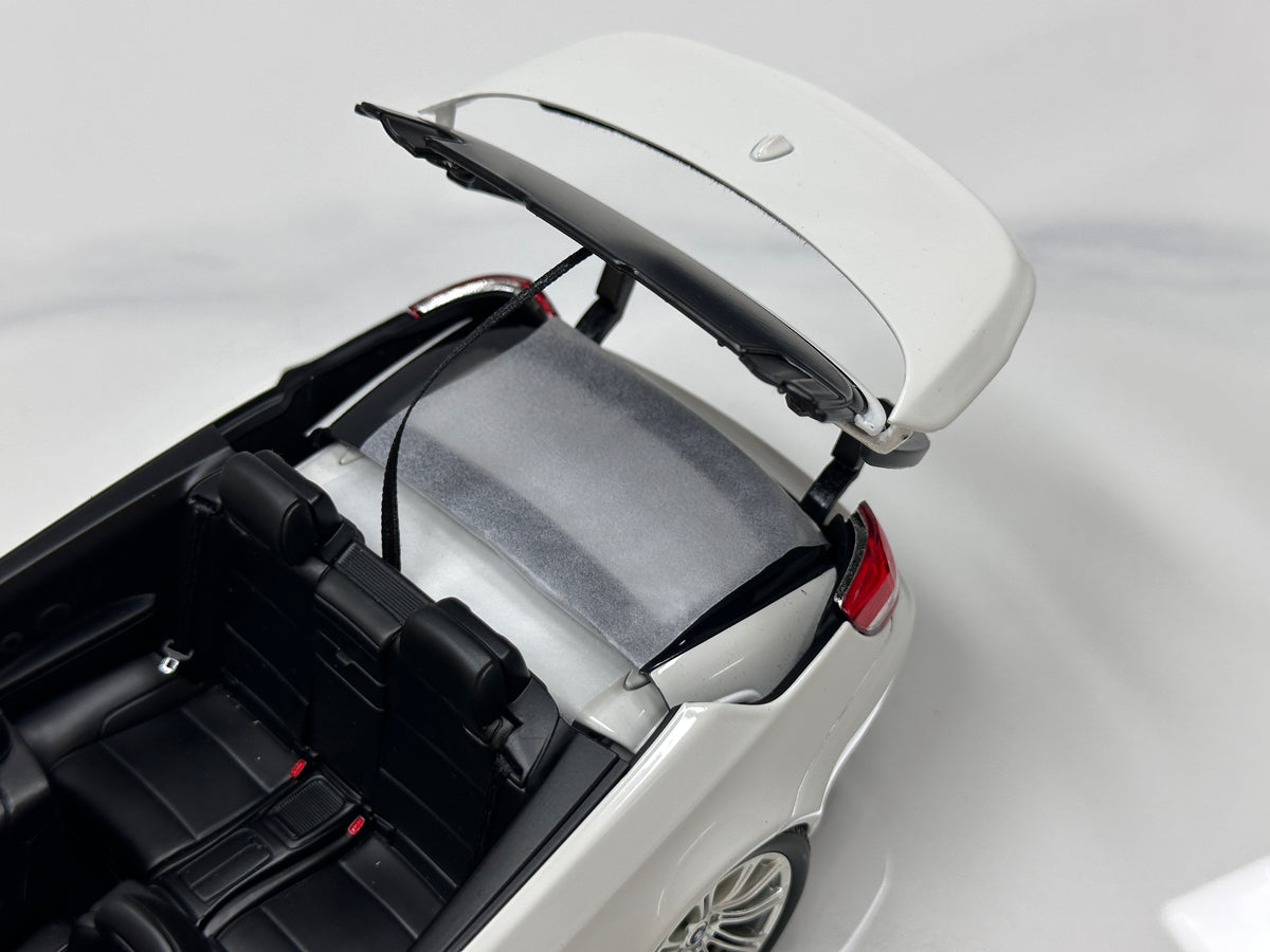KYOSHO 1/18 BMW M3 Convertible (E93M) – White (08738AW)