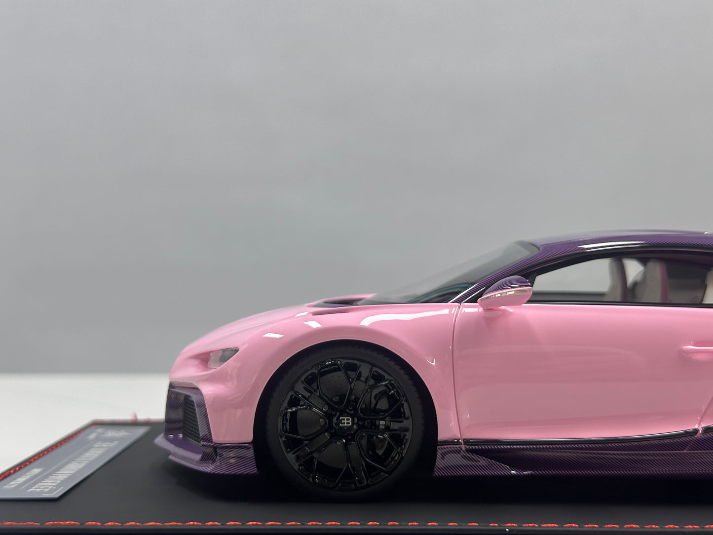 BBA MODEL 1/18 Bugatti Chiron Profilee in Girly Pink BBA074