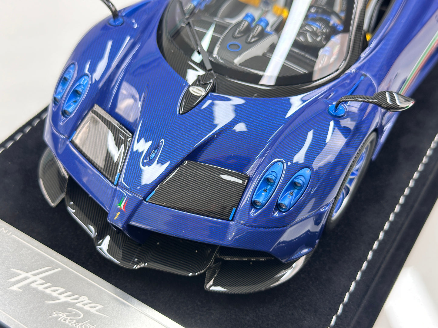 HH Model 1/18 Pagani Huayra Air Force Edition HH664