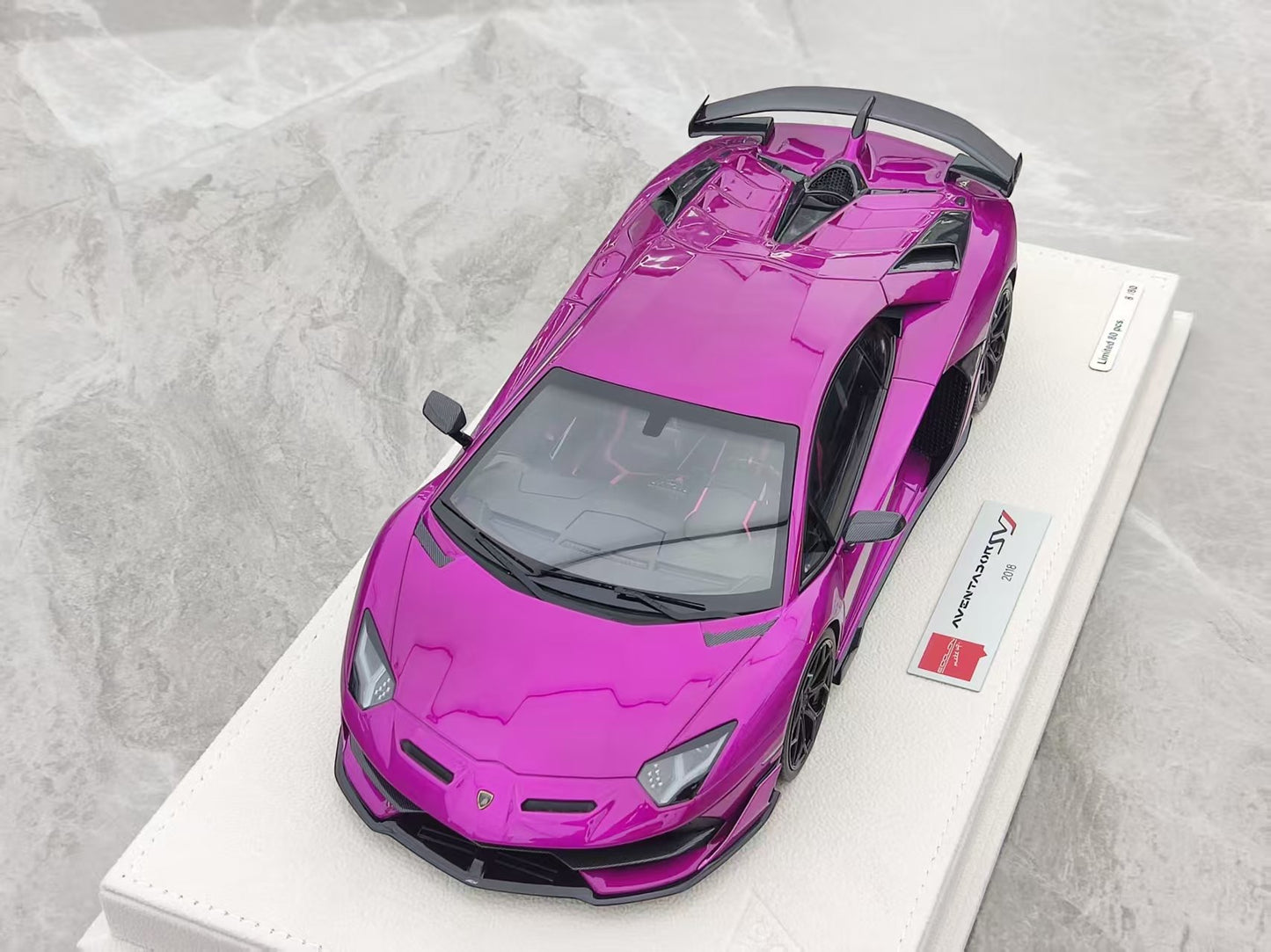 MAKEUP 1/18 Lamborghini Aventador SVJ Magenta EML025G